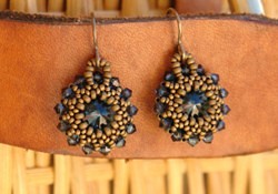 Free jewelry tutorial: Beautiful beaded rivoli earrings - video